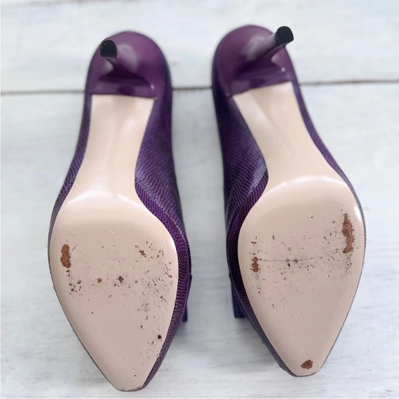 Salvatore Ferragamo Gilia Peep Toe Snake Embossed Bow Heel Size 7 Purple Gold - Picture 13 of 15